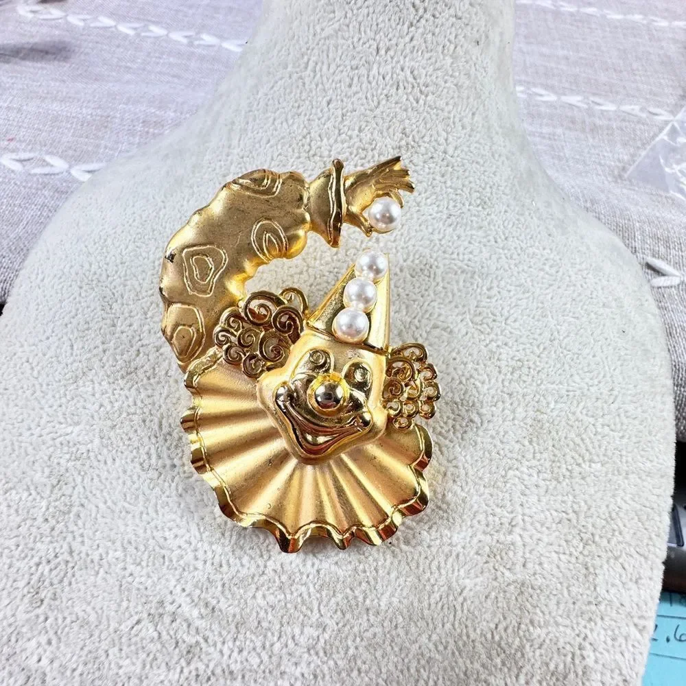Vintage JJ Signed Gold Clown Brooch With Faux Pearls